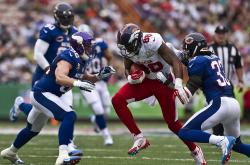 爱游戏体育官网-猛龙稳如磐石破76人，拉文逆境爆发显巨星本色