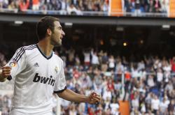 AYX体育赛事-凯尔特人险胜热火，霍勒迪点燃赛场，一场定义坚韧的胜利