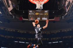 爱游戏在线-德甲争冠战之夜，德罗赞如何成为攻防转换的核心引擎