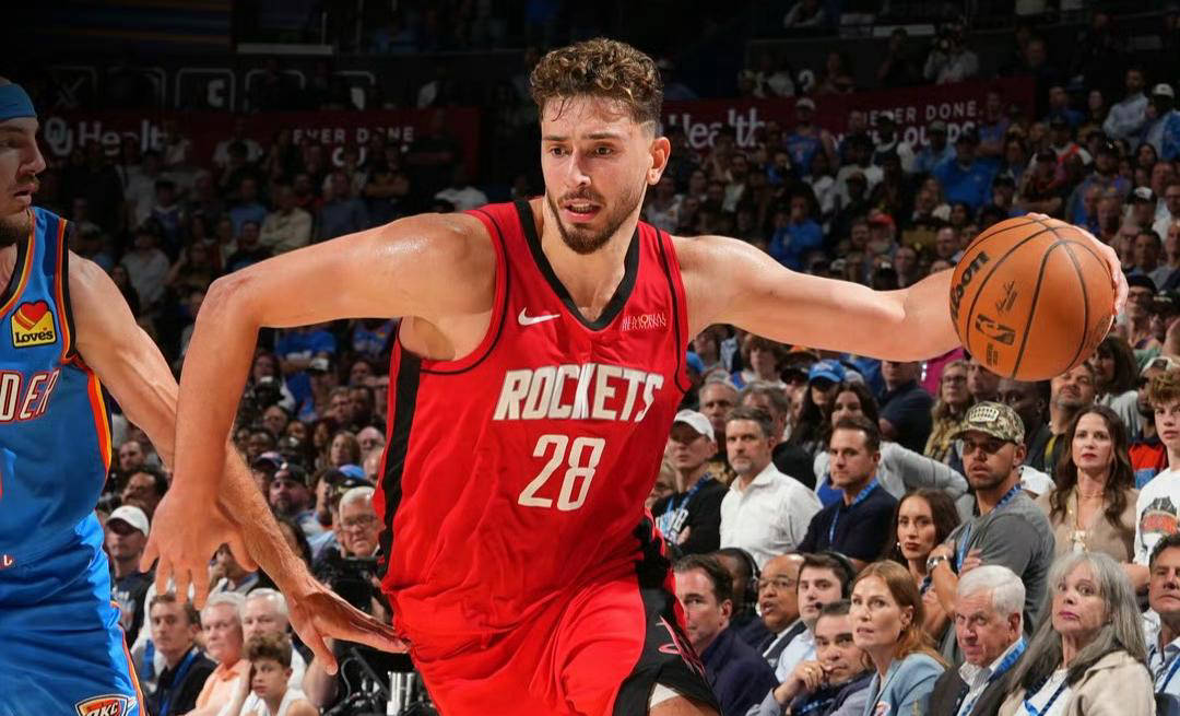 火箭力克对手，取得赛季首场胜利