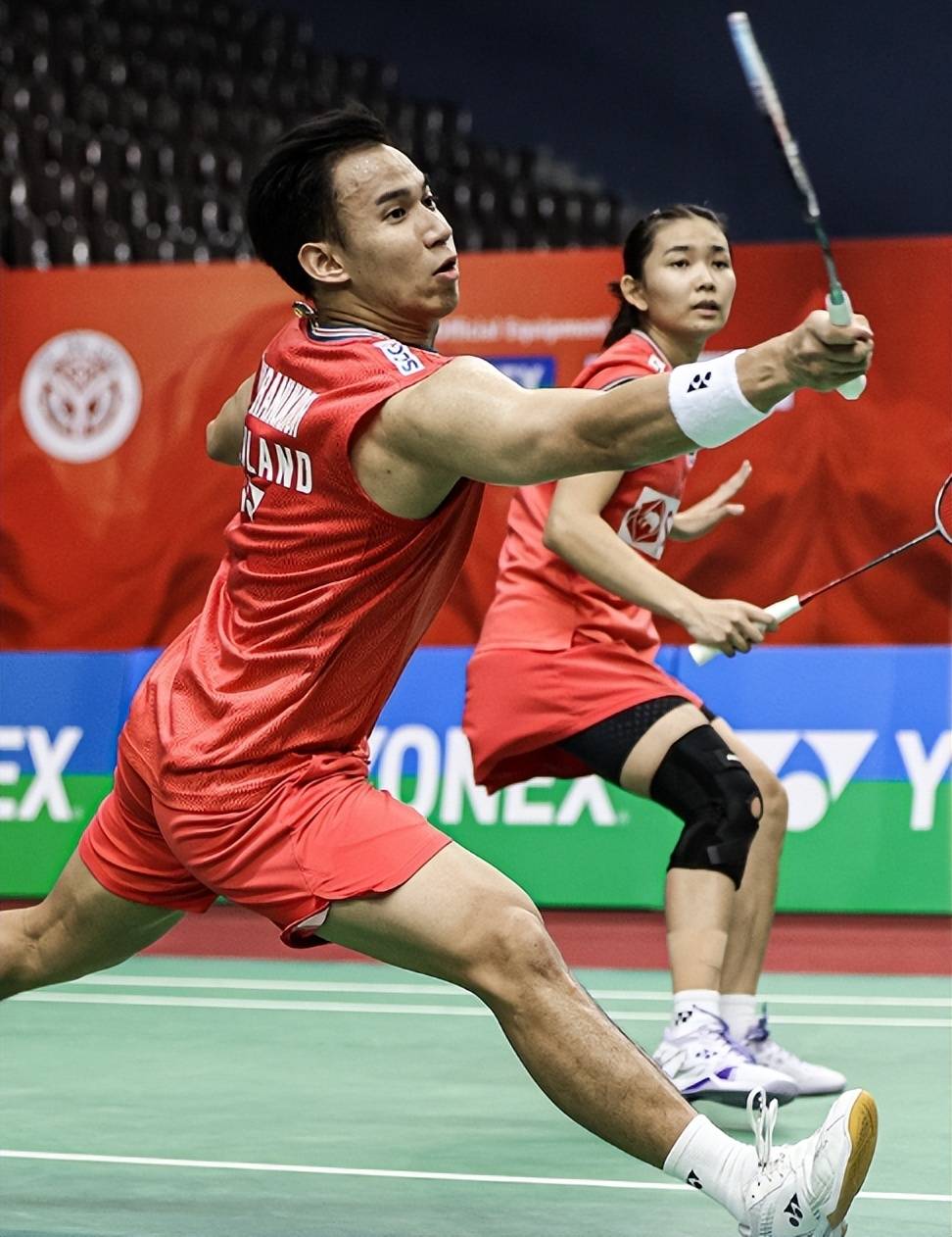 巴西羽毛球选手战胜强敌夺得冠军