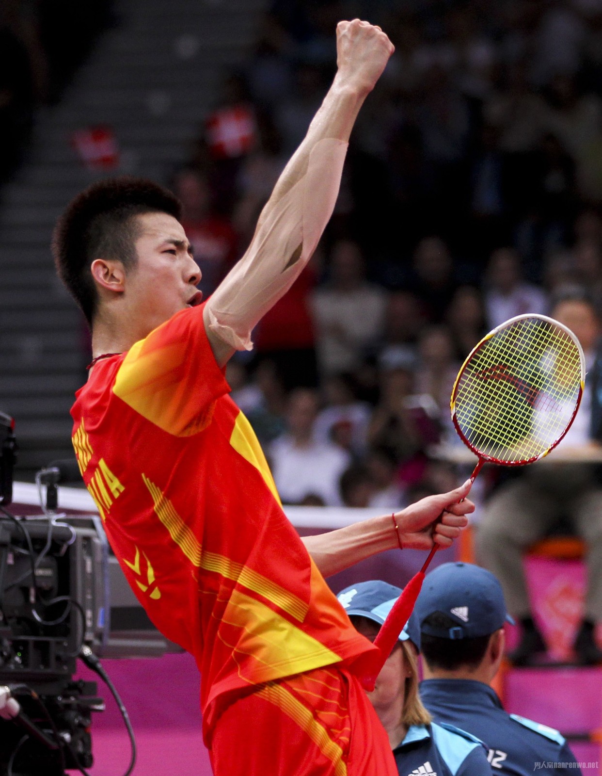 巴西羽毛球选手战胜强敌夺得冠军