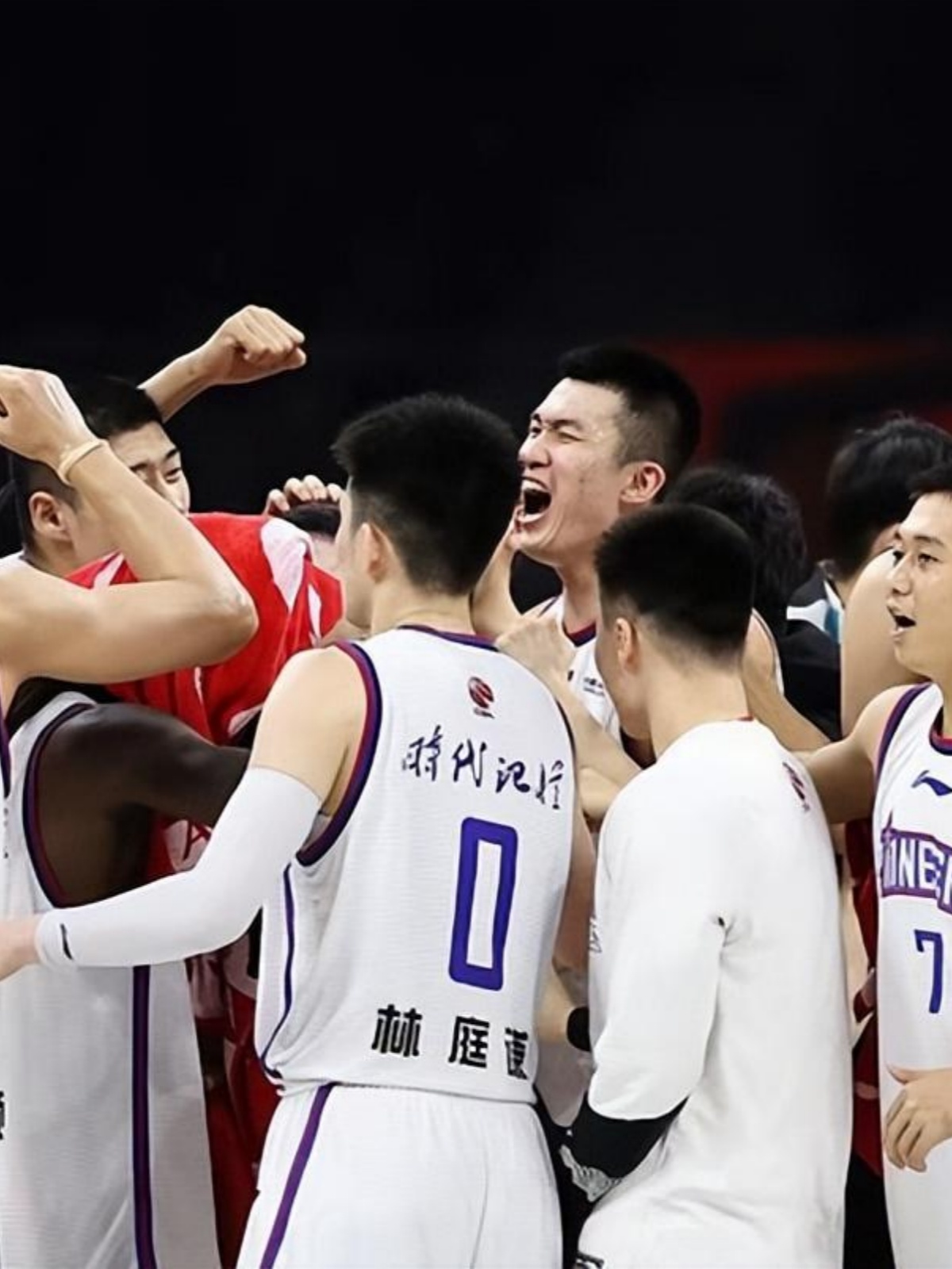 广东宏远队大胜对手取得三连胜