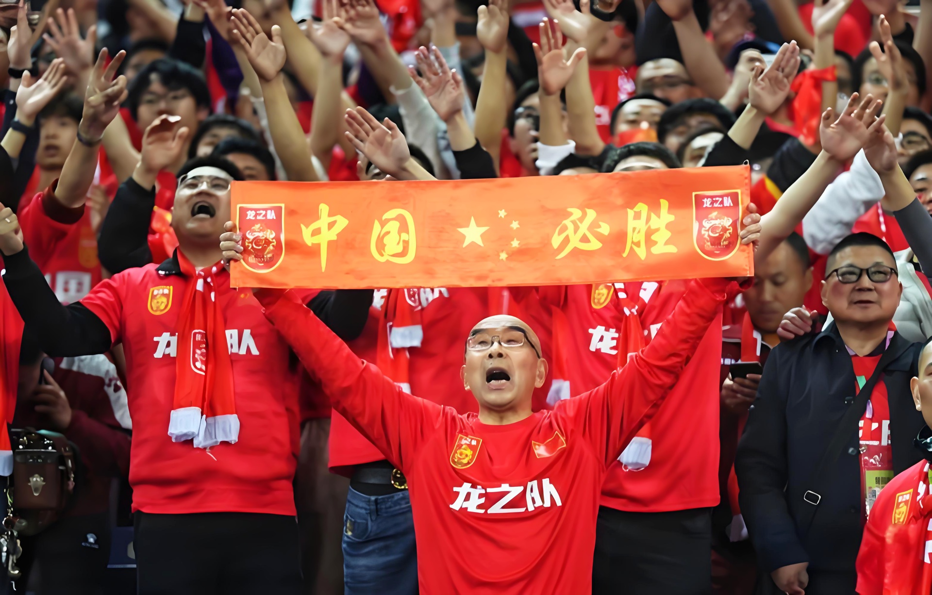 夺冠狂欢!队伍奋勇迎战取得胜利,引爆球迷狂热!的简单介绍 夺冠狂欢!队伍奋勇迎战取得胜利,引爆球迷狂热!的简单介绍