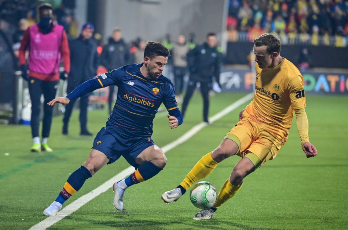 包含摩纳哥遭遇罗马淘汰，惨遭小组出局的词条