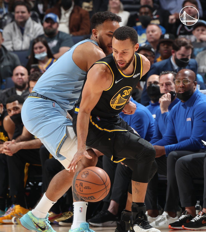 西班牙鏖战法国，阿拉巴三分雨点燃全场的简单介绍