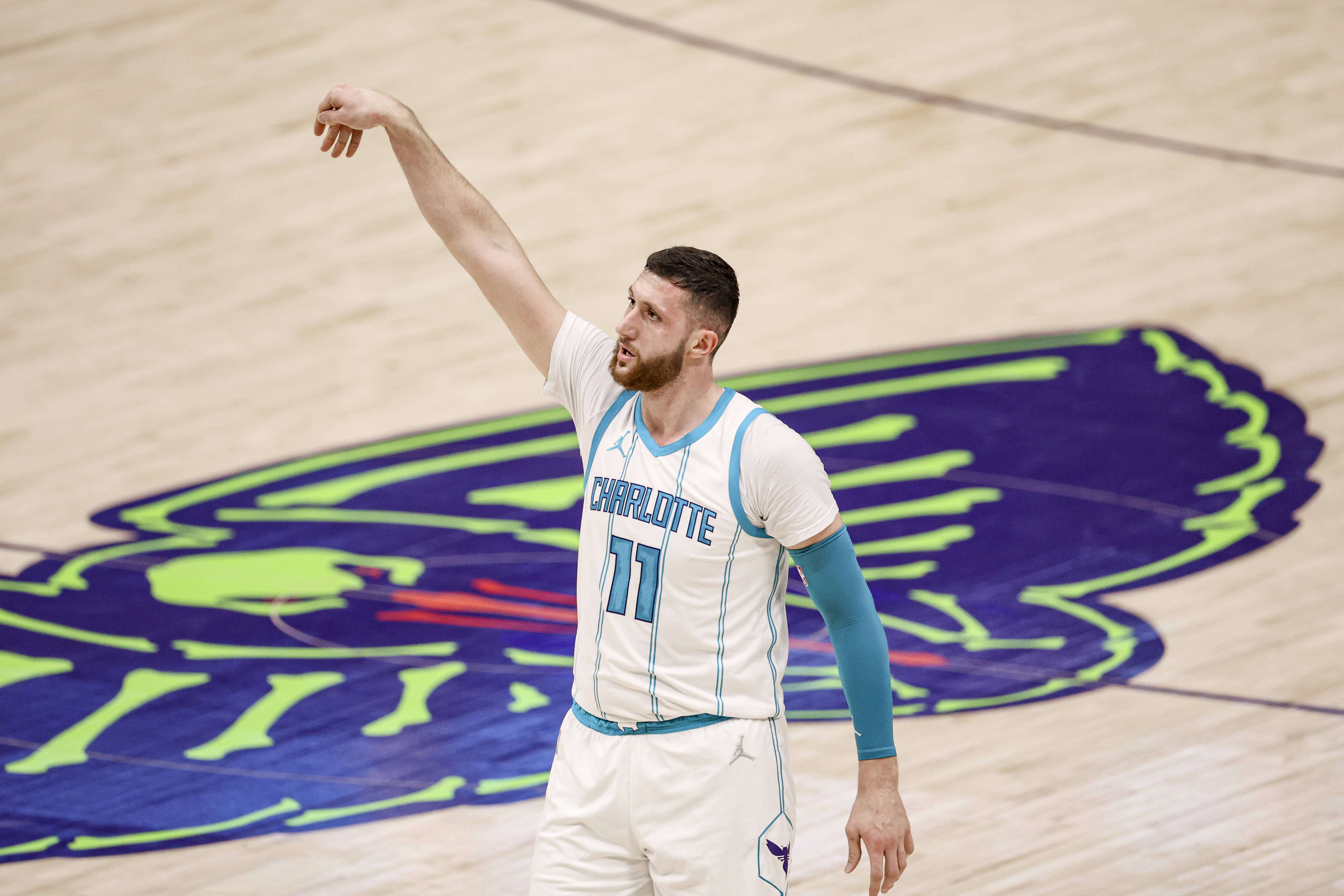 黄蜂轻取爵士,利拉德统治全场的简单介绍 黄蜂轻取爵士,利拉德统治全场的简单介绍