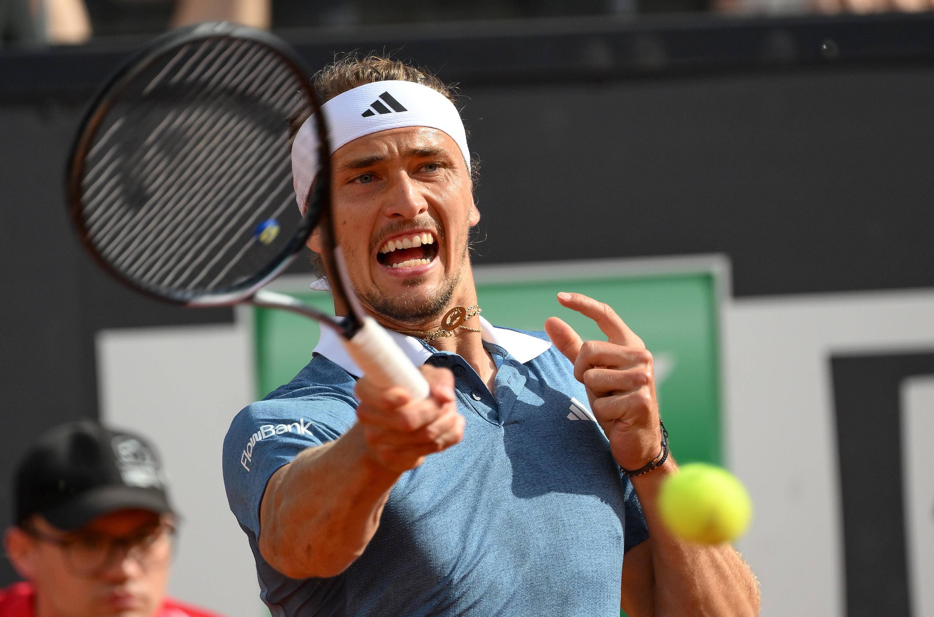 包含意大利网球队强势世界网球队，兹维列夫三分雨点燃全场的词条