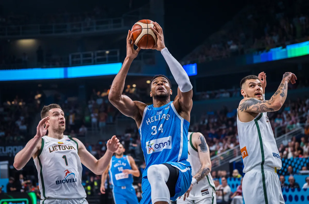 关于意大利男篮绝杀法国男篮，西蒙斯关键制胜的信息