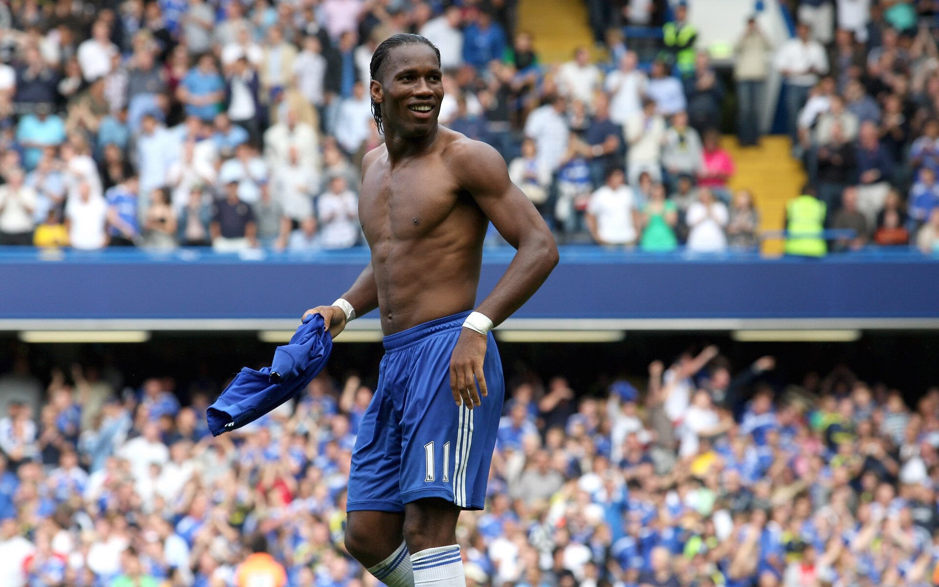 绿茵场上的双重奏,莱奥的救赎与智利的铁血击溃