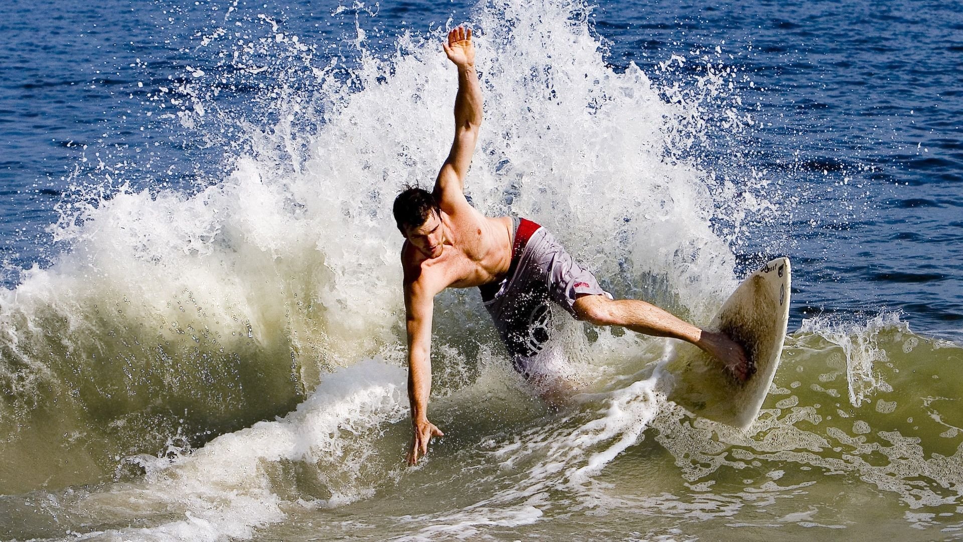 铁血防线与孤胆英雄—哥斯达黎加锁死乌拉圭，布雷默逆境中完成救赎