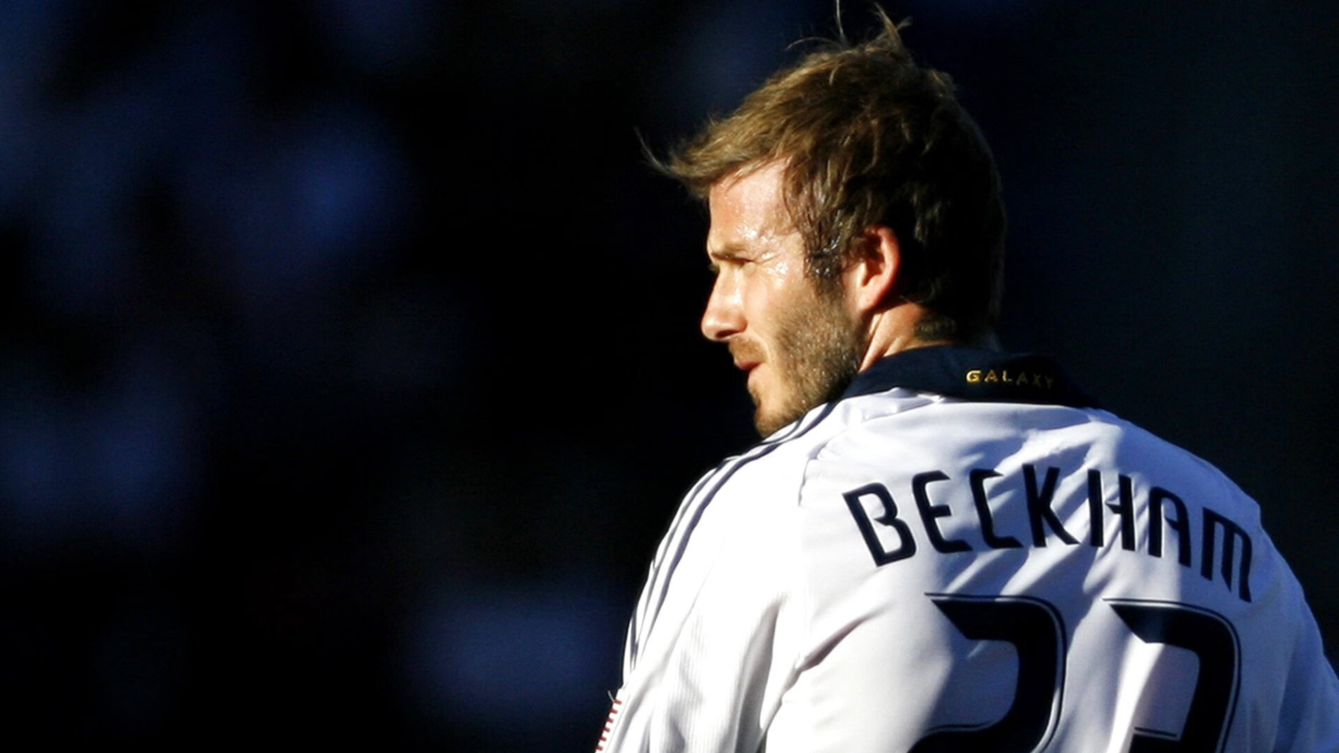 绿茵场与硬木地板的交响，当英超争冠战火遇上开拓者碾压湖人